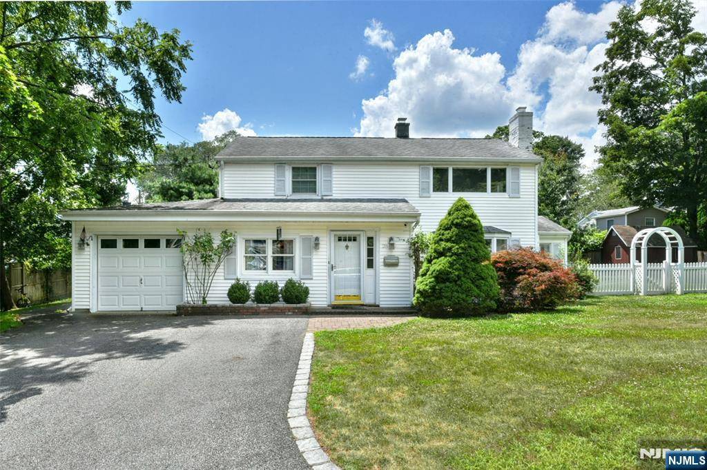 28 Malcolm ST, Waldwick, NJ 07463
