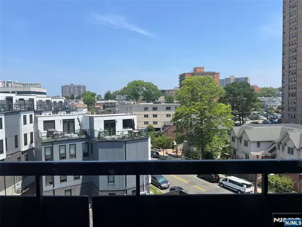 Cliffside Park, NJ 07010,555 Gorge RD #6J