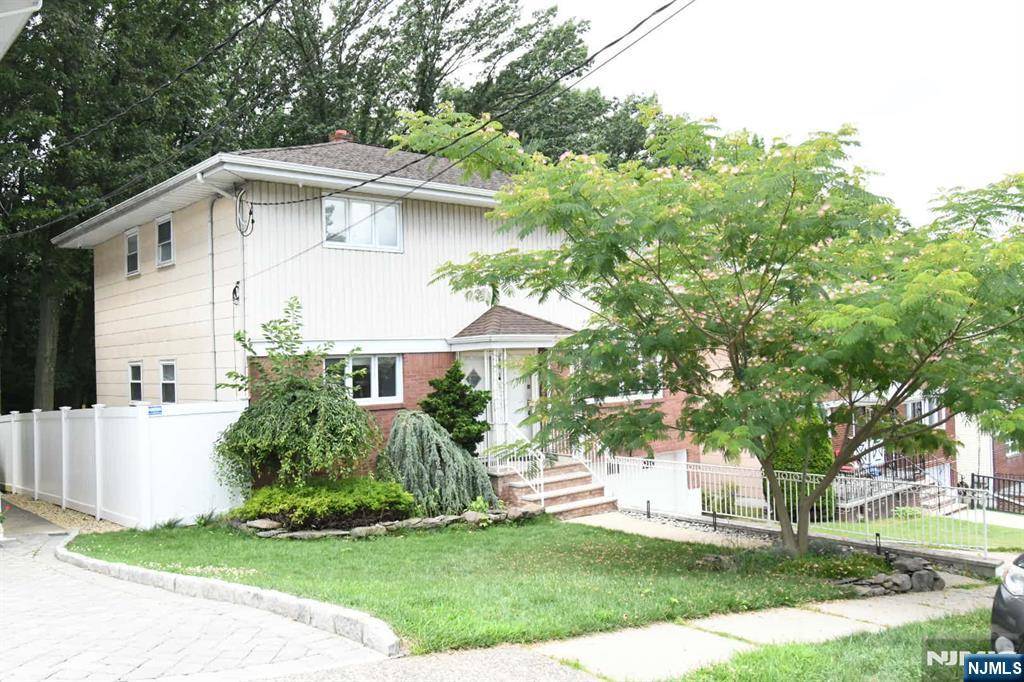 590 Carpenter PL #2, Ridgefield, NJ 07657