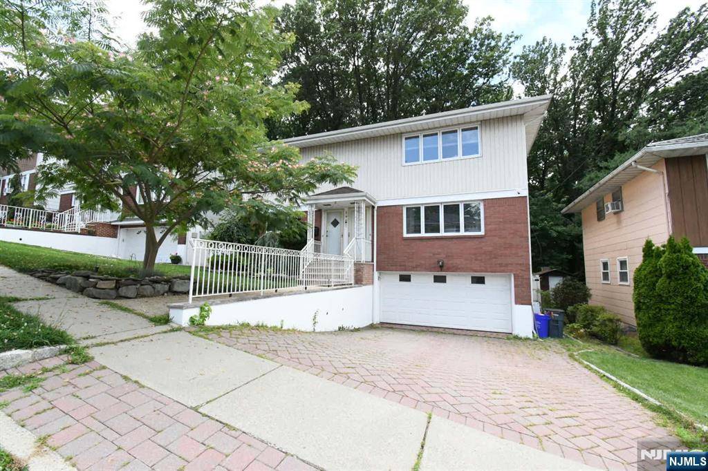 Ridgefield, NJ 07657,590 Carpenter PL #2