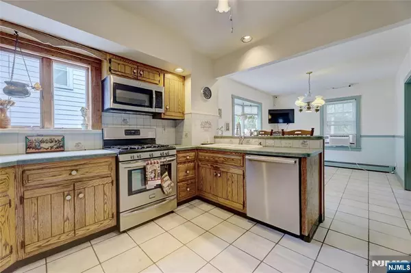 Ramsey, NJ 07446,46 Cherry LN