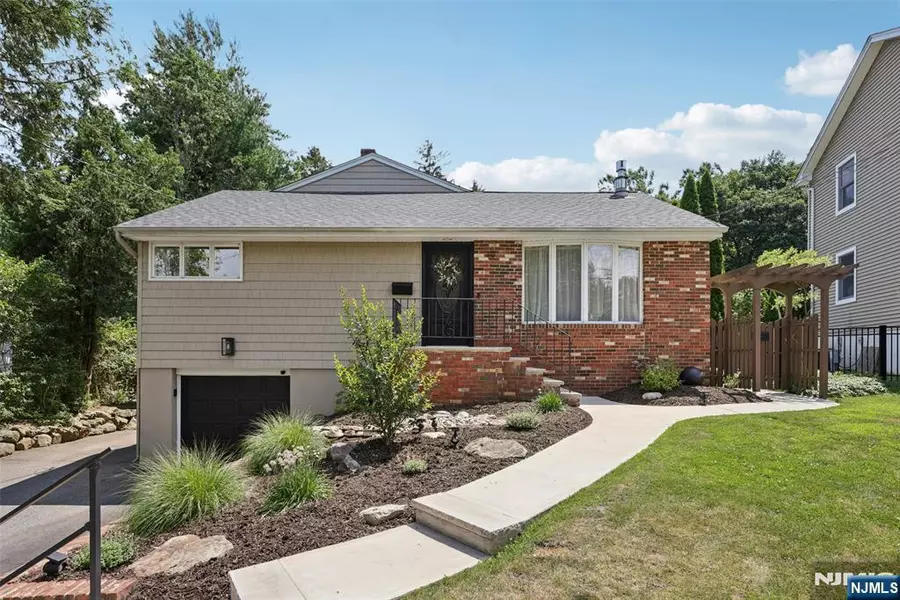 19 Winding WAY, Cedar Grove, NJ 07009