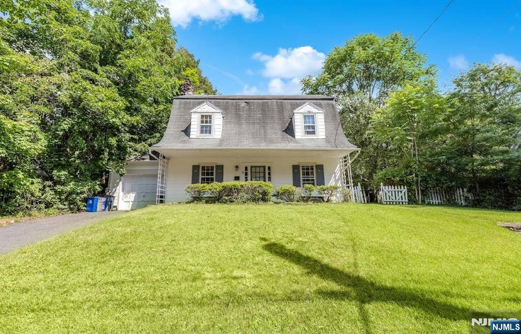 66 Gould PL, Caldwell, NJ 07006