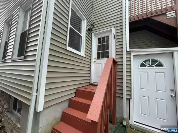 Verona, NJ 07044,20 Gould ST #1