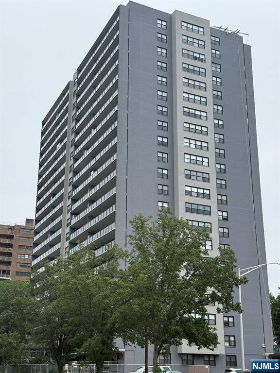 285 Aycrigg AVE #20C, Passaic, NJ 07055