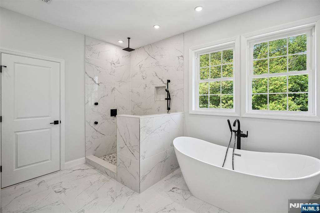 River Edge, NJ 07661,761 6th
