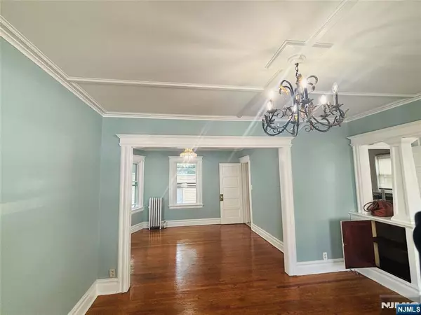 West Orange, NJ 07052,54 Mitchell ST