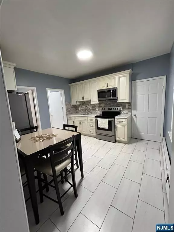 Paterson, NJ 07502,125-127 Paterson AVE #1