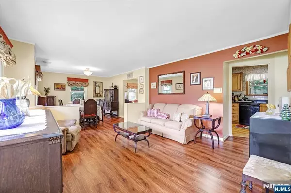 Wyckoff, NJ 07481,535 Lafayette AVE
