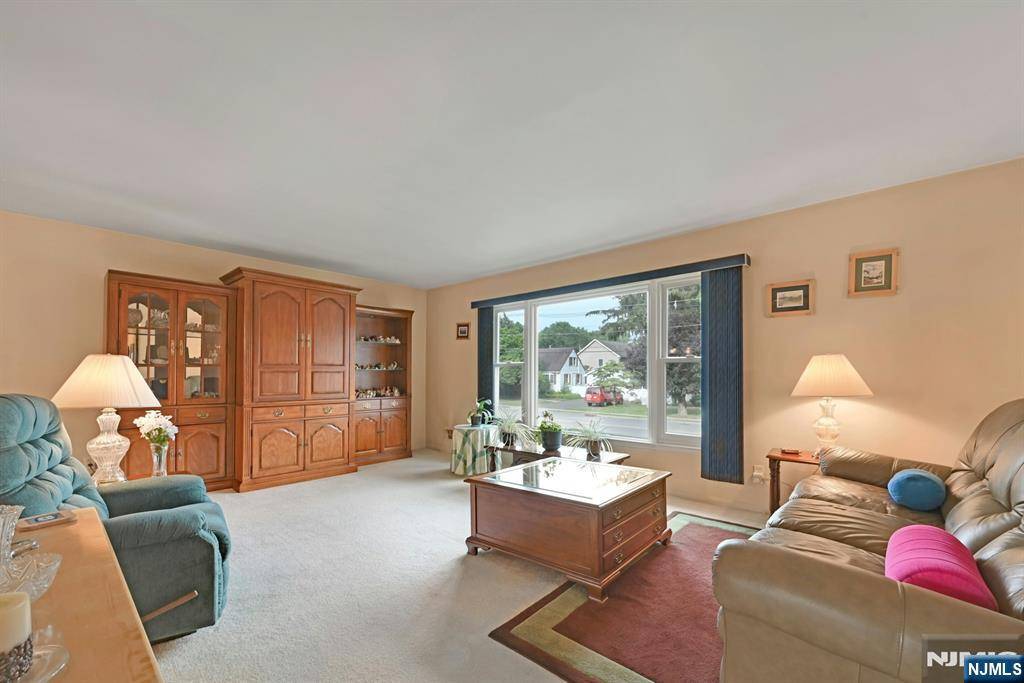 Emerson, NJ 07630,260 Forest AVE