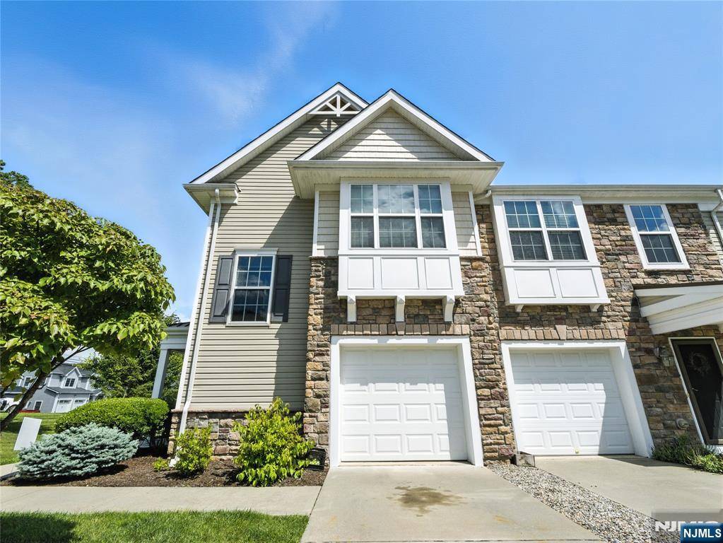 Verona, NJ 07044,1 Burdett LN #25