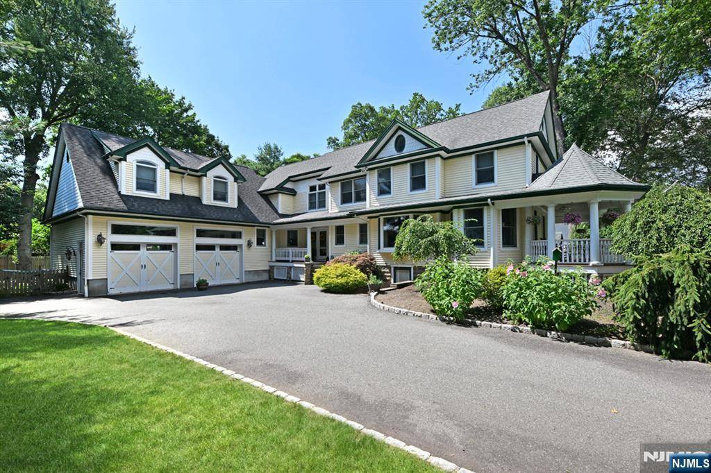 39 Magnolia AVE, Hillsdale, NJ 07642