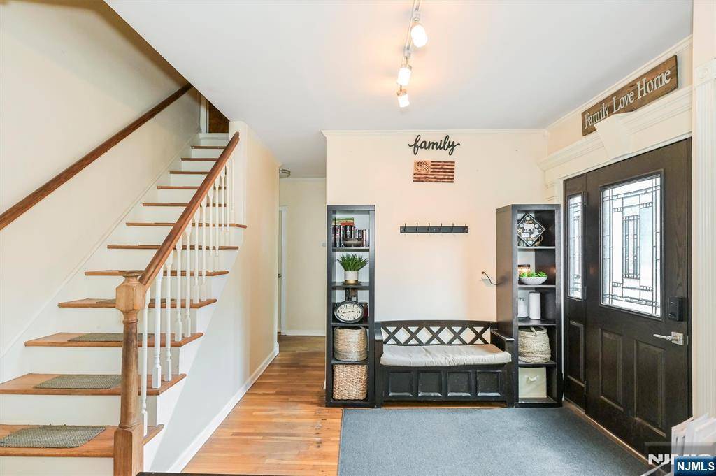11 Mohawk AVE, Oakland, NJ 07436
