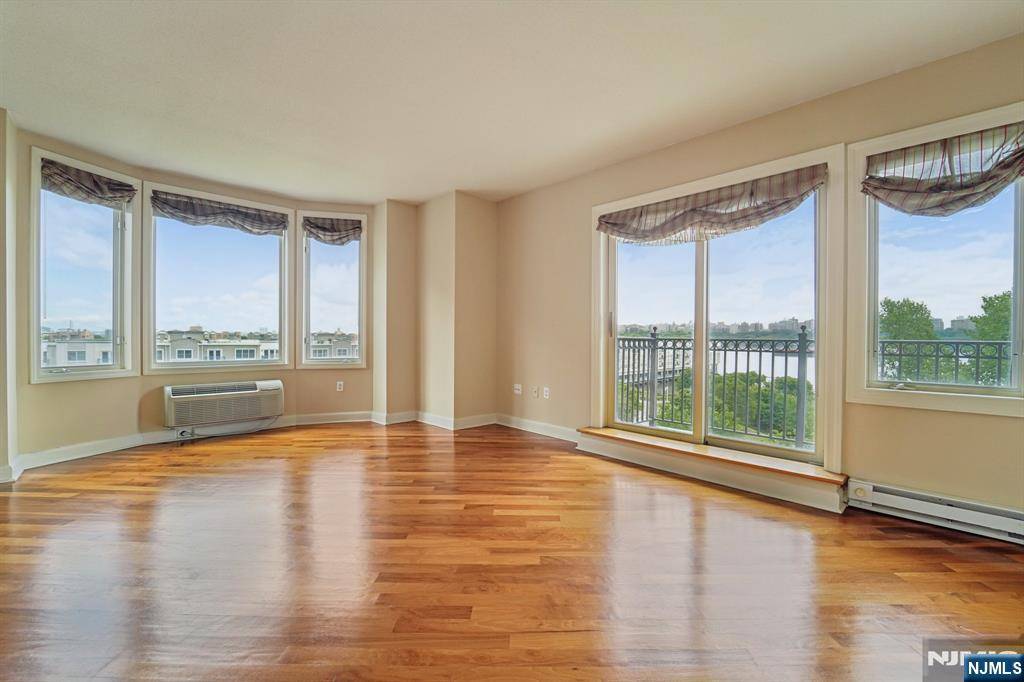 Edgewater, NJ 07020,6210 City PL