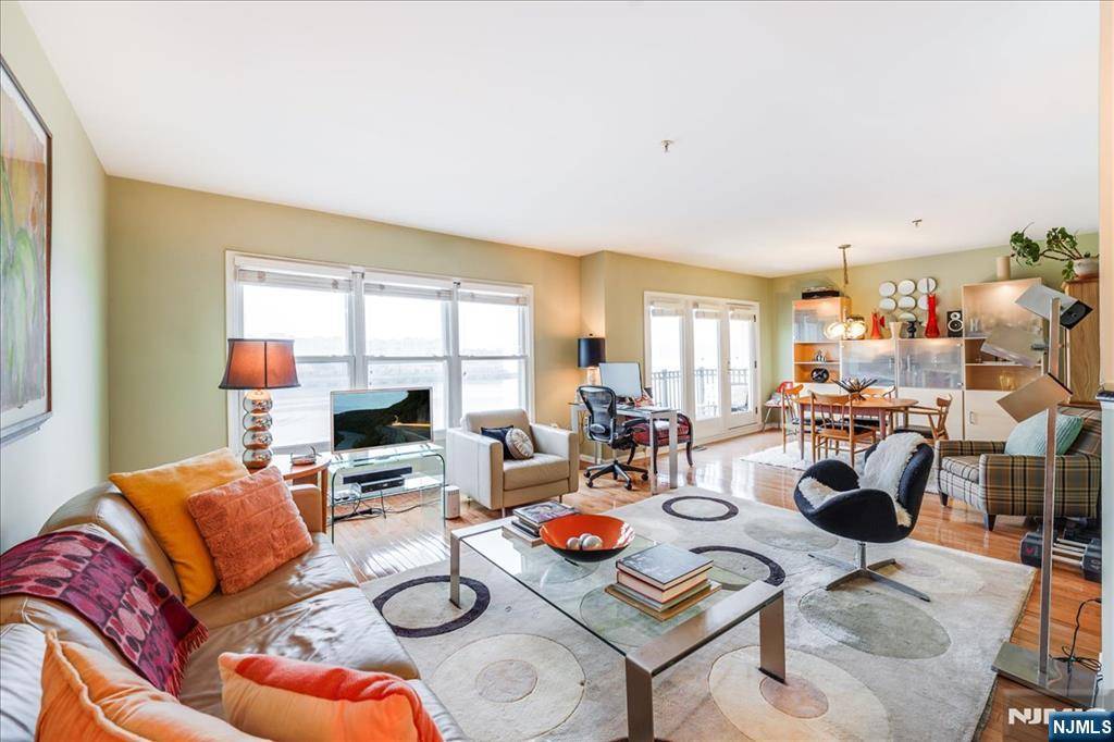 252 The Promenade #252, Edgewater, NJ 07020