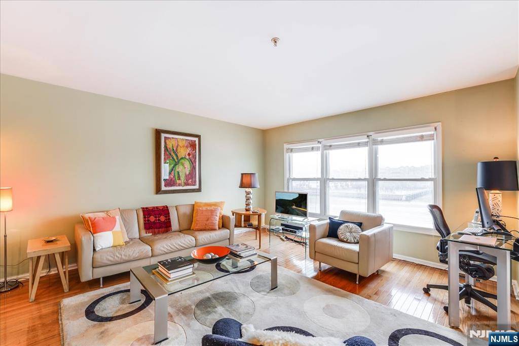 Edgewater, NJ 07020,252 The Promenade #252