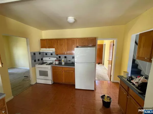 Hackensack, NJ 07601,17 Byrne ST