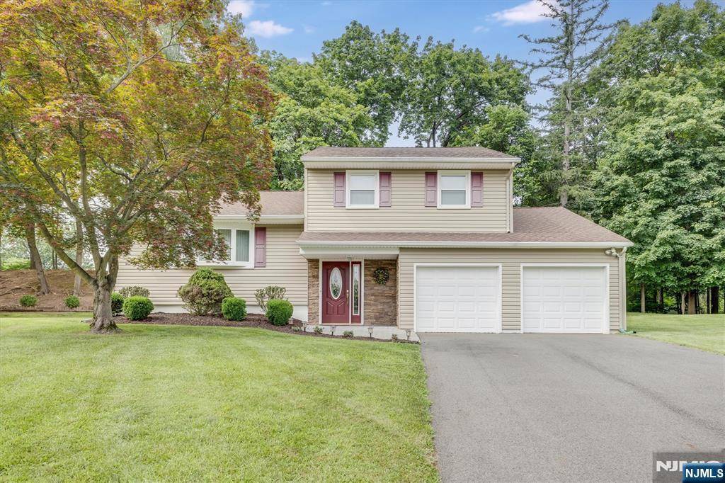 1 Brook CT, Little Falls, NJ 07424
