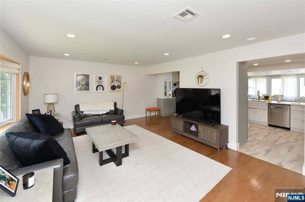 Fair Lawn, NJ 07410,37-03 Northern DR
