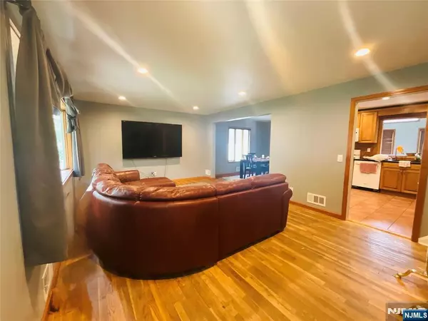 Pompton Lakes, NJ 07442,1194 Ringwood AVE
