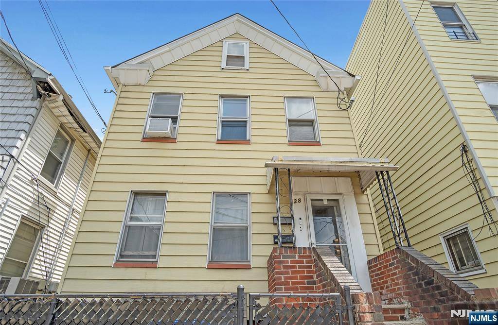 28 Grant AVE, Harrison, NJ 07029