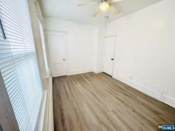Newark, NJ 07106,10-14 Noll PL