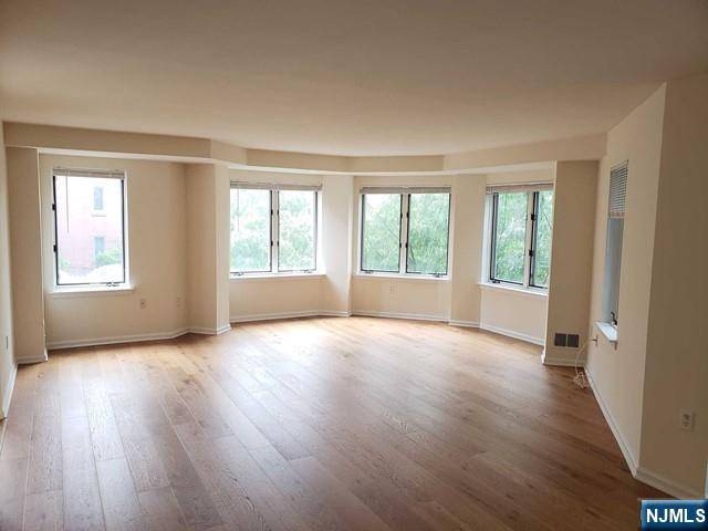 Edgewater, NJ 07020,405 Thornton CT #405