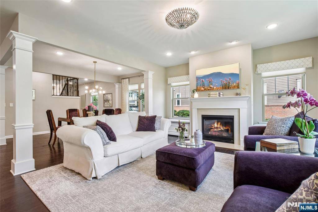 15 Winfield DR, Woodcliff Lake, NJ 07677