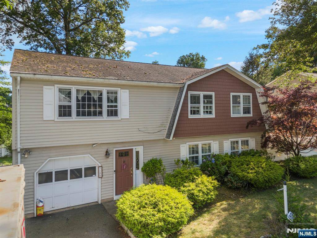 Westwood, NJ 07675,189 Woodland AVE
