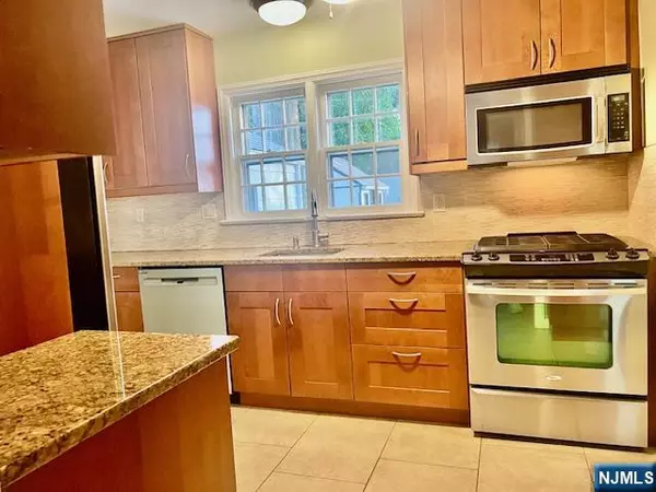 Ridgefield, NJ 07657,510 Ridgefield TER