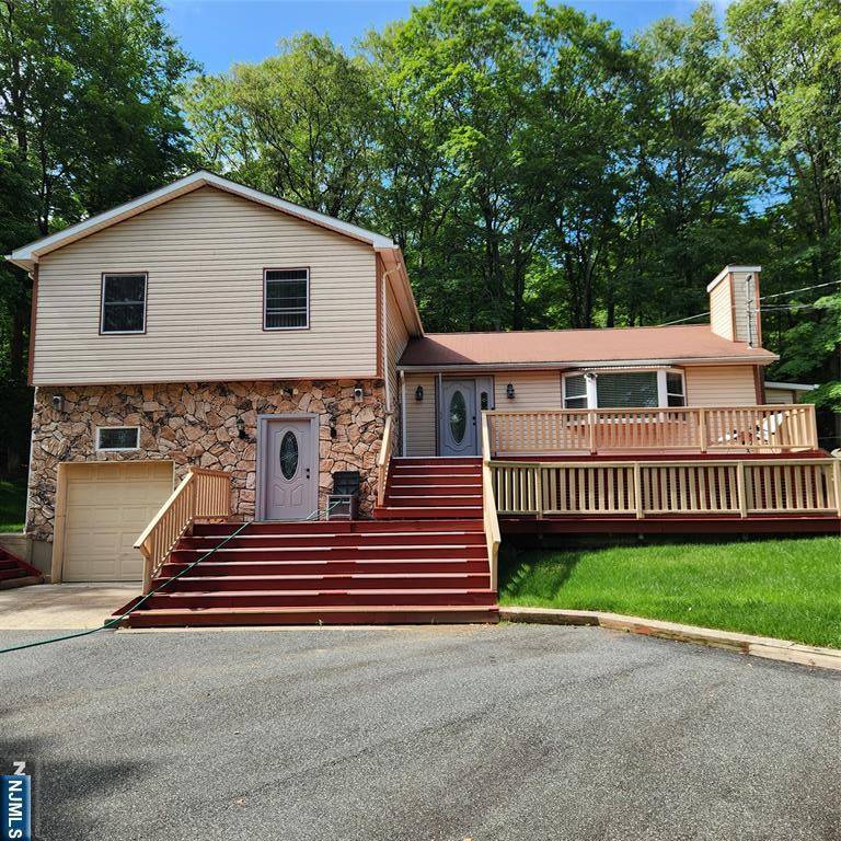 75 Weaver RD, West Milford, NJ 07480