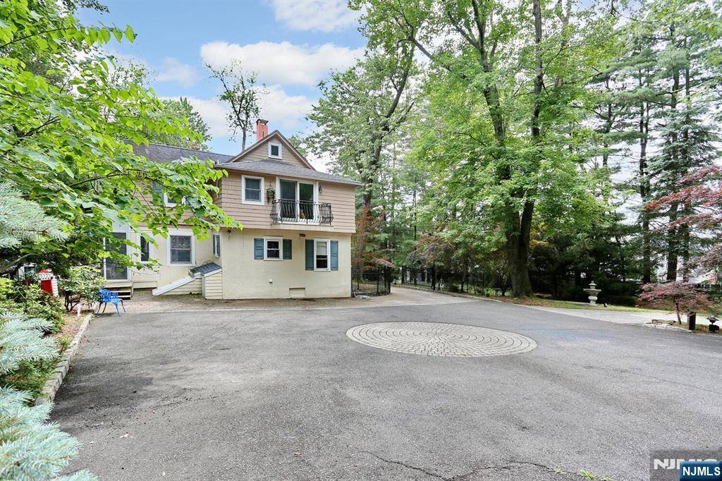 Midland Park, NJ 07432,260 Glen AVE