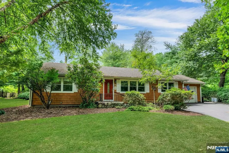 71 Greenwood AVE, Pequannock Township, NJ 07440