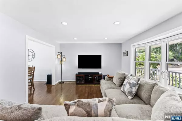 Hasbrouck Heights, NJ 07604,202 Myers AVE
