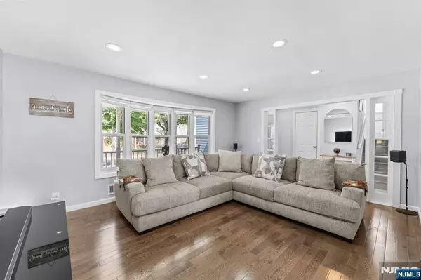 Hasbrouck Heights, NJ 07604,202 Myers AVE