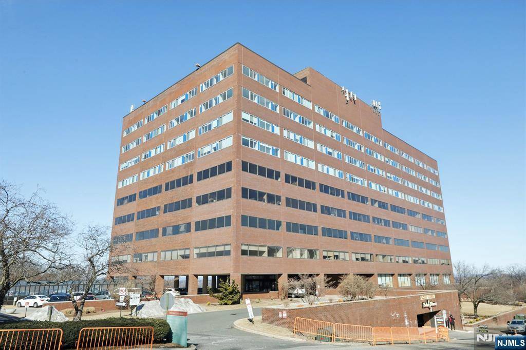 2 Executive DR #906, Fort Lee, NJ 07024