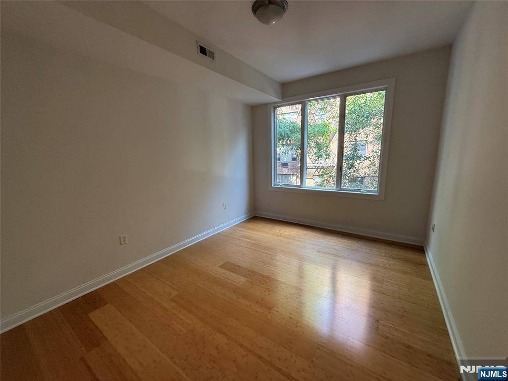 Fort Lee, NJ 07024,2022 Central RD #104