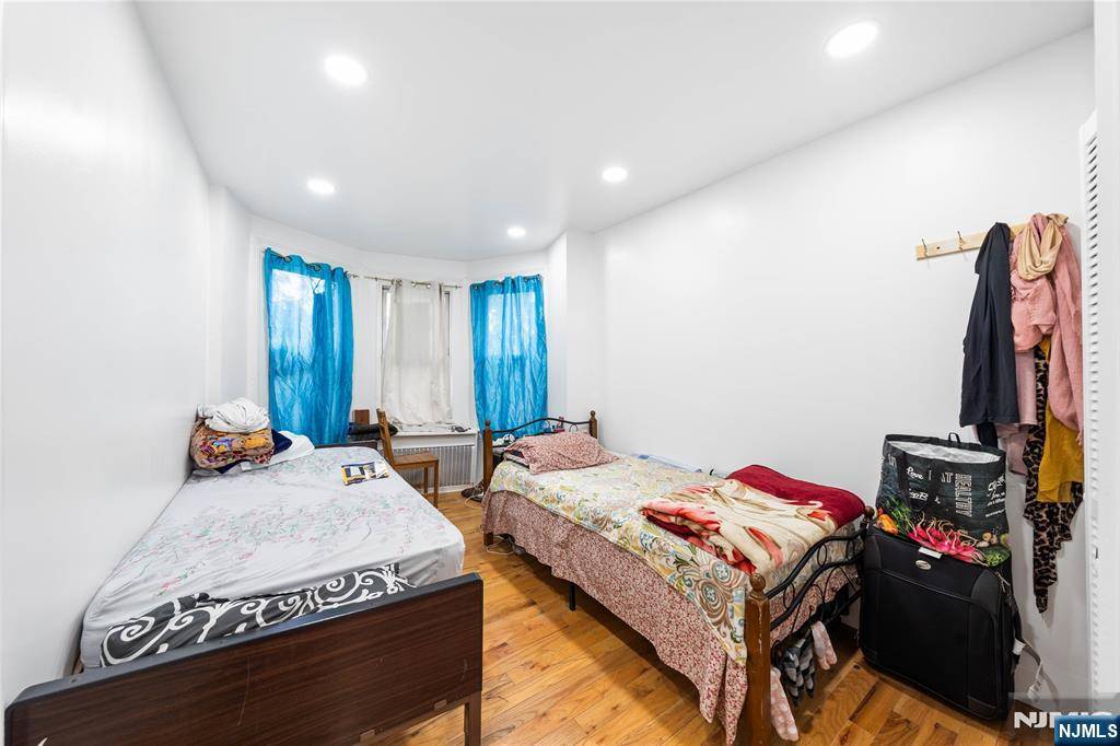Jersey City, NJ 07306,477 Mercer ST