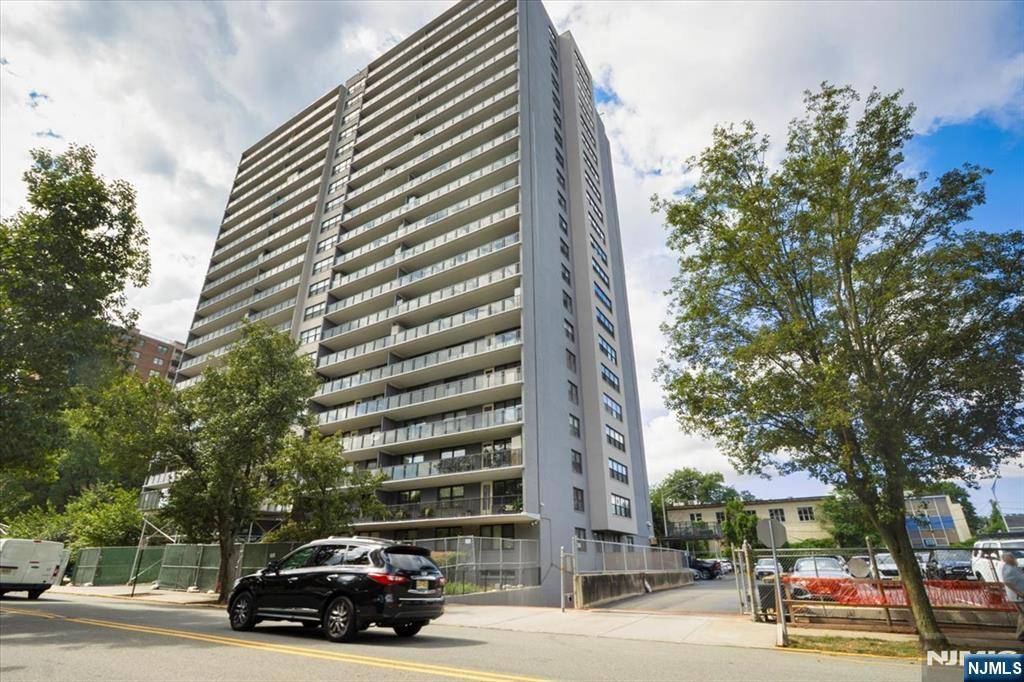 285 Aycrigg #19B, Passaic, NJ 07055