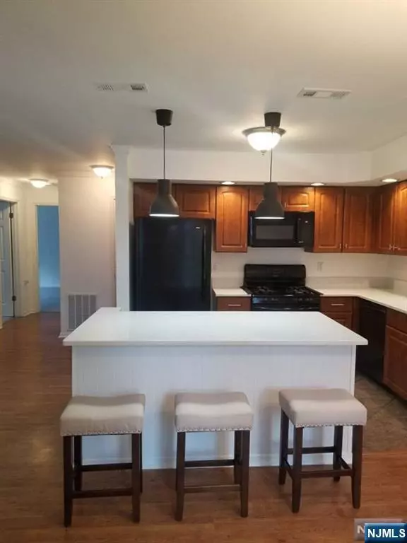 173 Surrey CT #173, Ramsey, NJ 07446