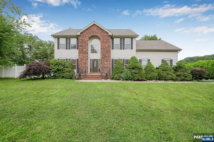 2 Eileen CT, Par-troy Hills Twp., NJ 07054