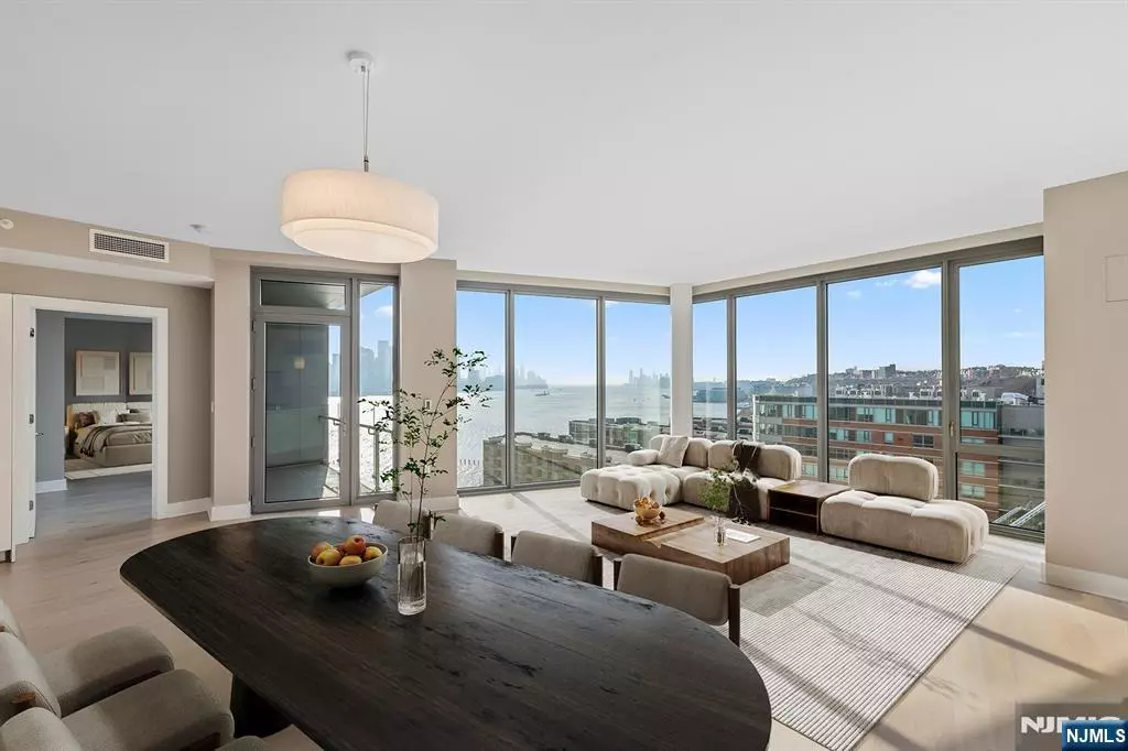 West New York, NJ 07093,9 Ave At Port Imperial #PH8