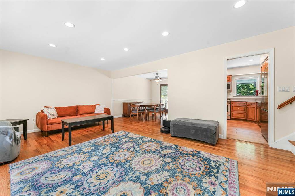 Pompton Lakes, NJ 07442,4 Henderson CT