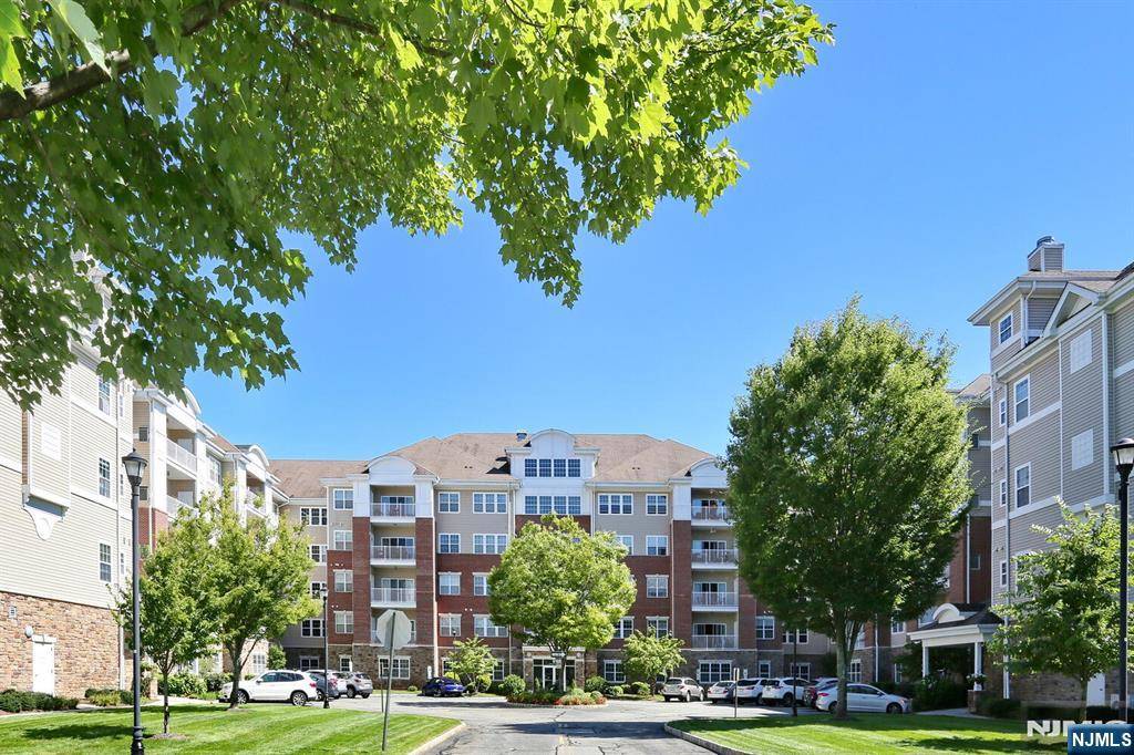 Wanaque, NJ 07465,10316 Warrens WAY