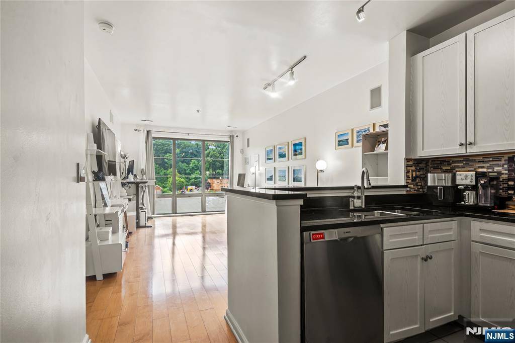 West New York, NJ 07093,24 Ave At Port Imperial #328