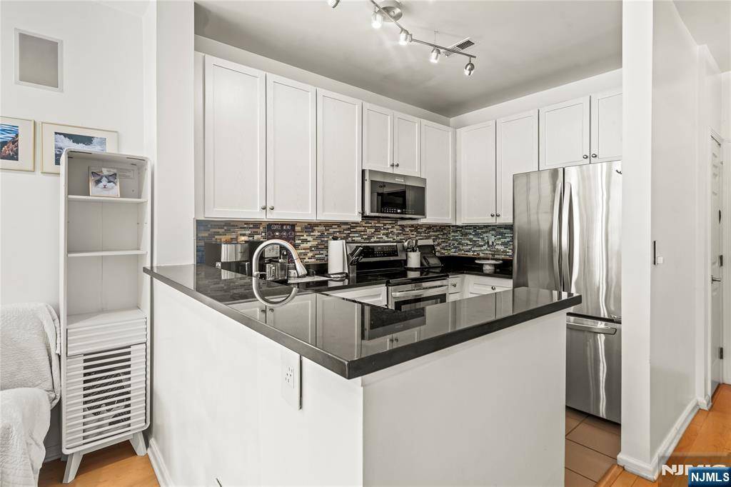 West New York, NJ 07093,24 Ave At Port Imperial #328