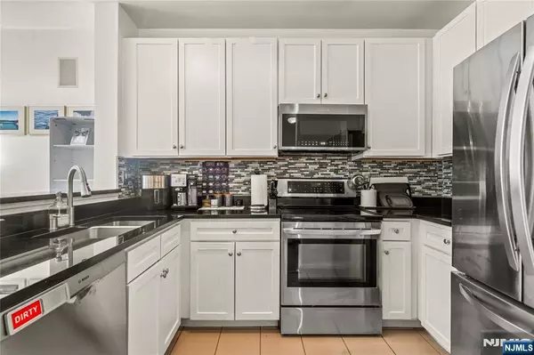 West New York, NJ 07093,24 Ave At Port Imperial #328