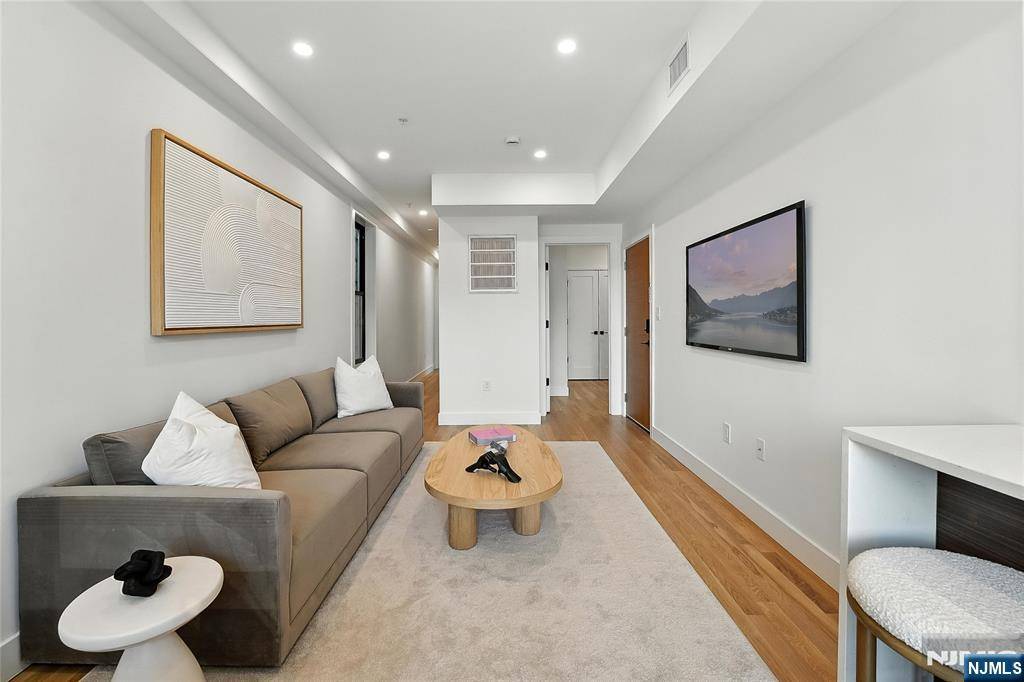 Jersey City, NJ 07306,28 Beacon AVE #2