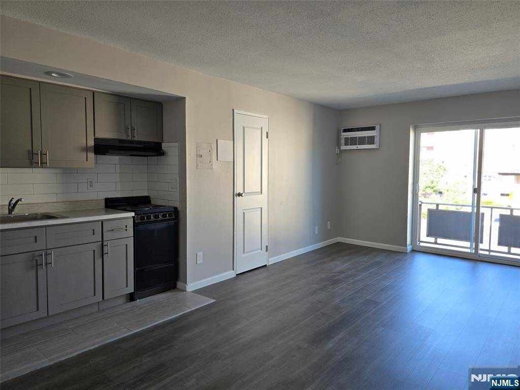 Hackensack, NJ 07601,75 Sussex ST #4A