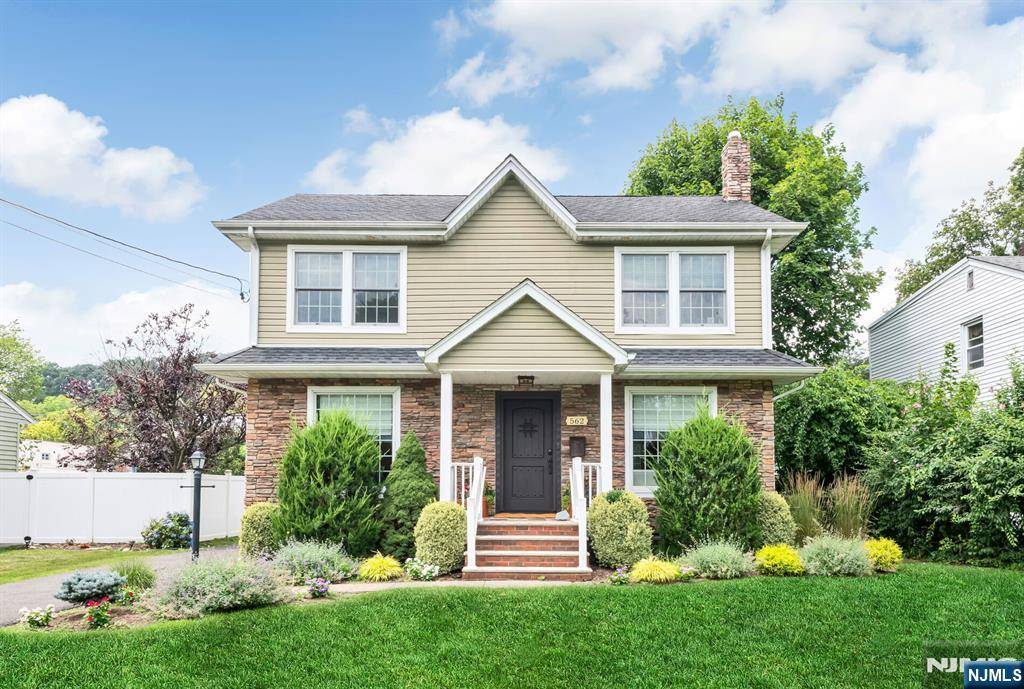 562 Barnett PL, Ridgewood, NJ 07450